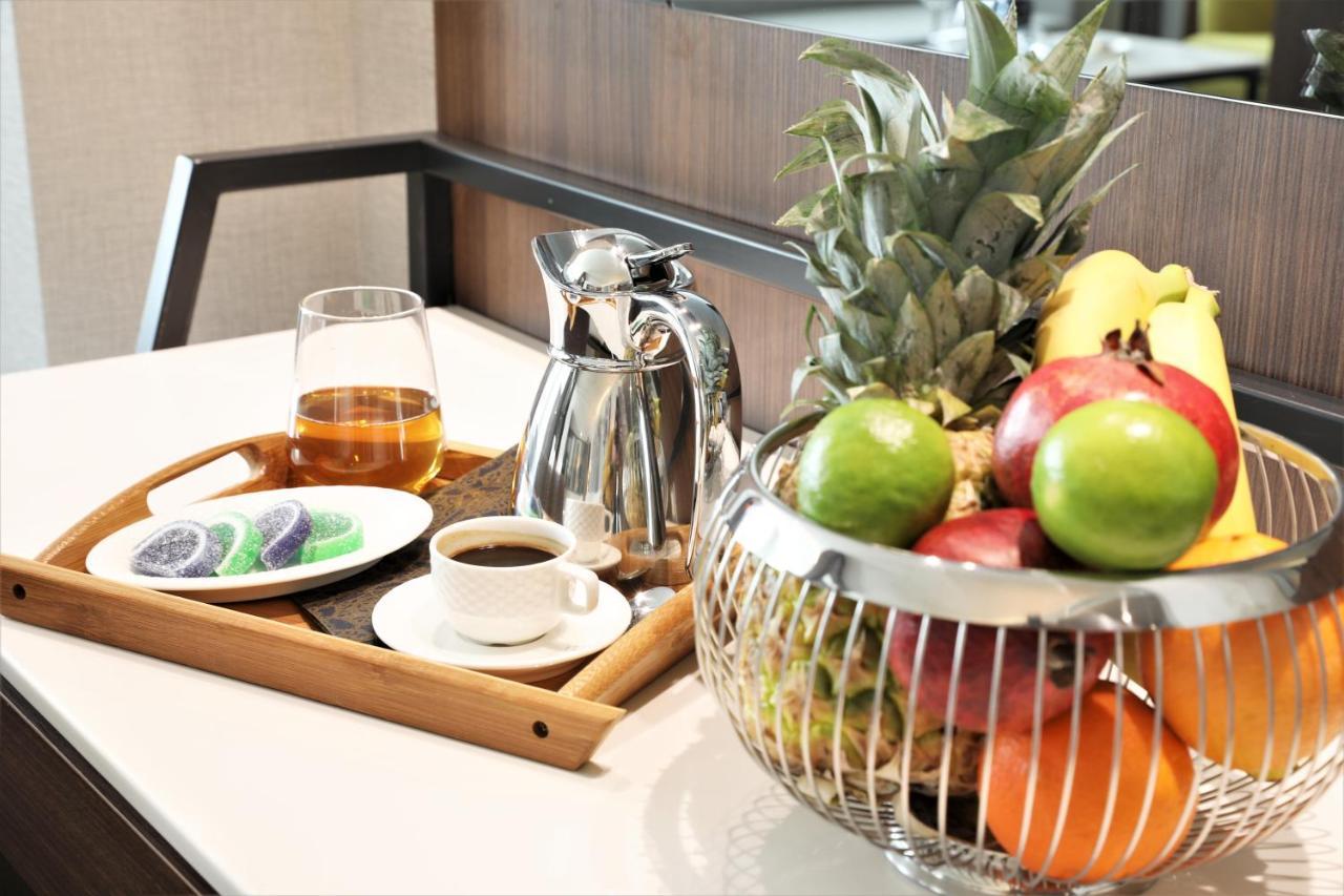 Limak Skopje Luxury Hotel Exterior photo Fruit basket
