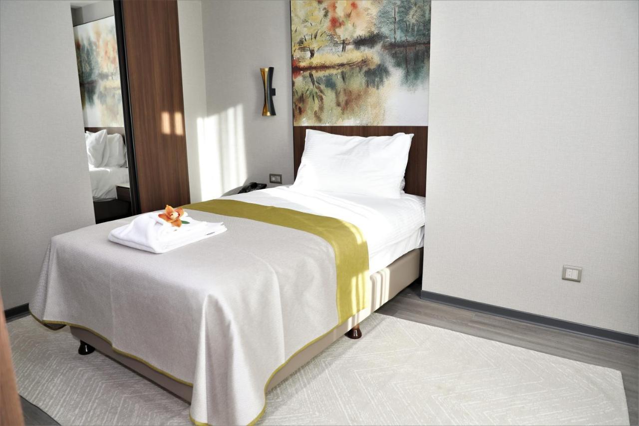 Limak Skopje Luxury Hotel Exterior photo A single bed