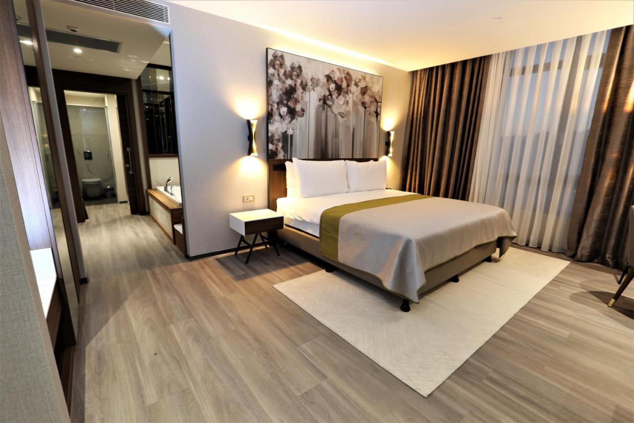 Limak Skopje Luxury Hotel Exterior photo A bedroom at the hotel