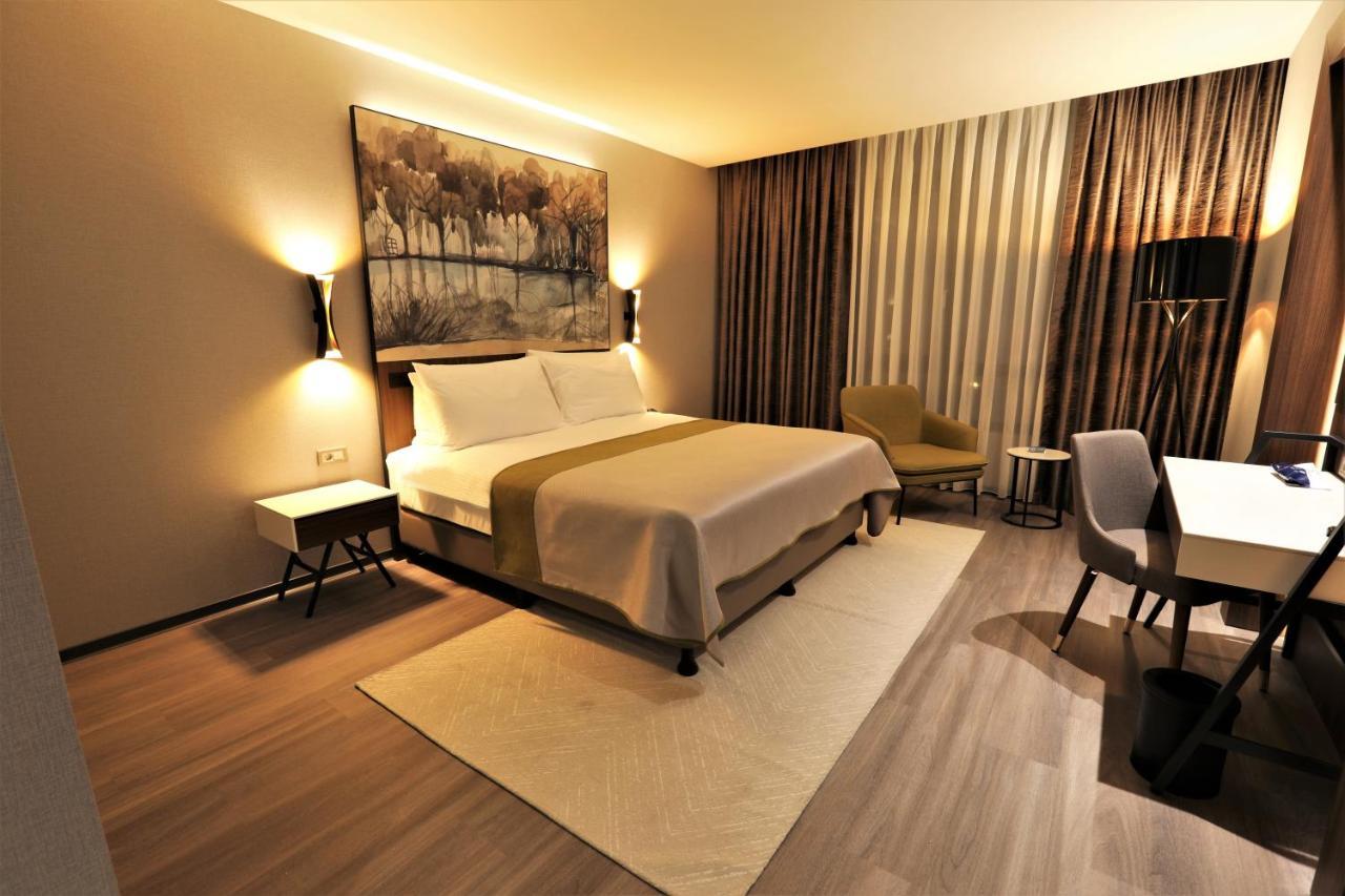 Limak Skopje Luxury Hotel Exterior photo A bedroom