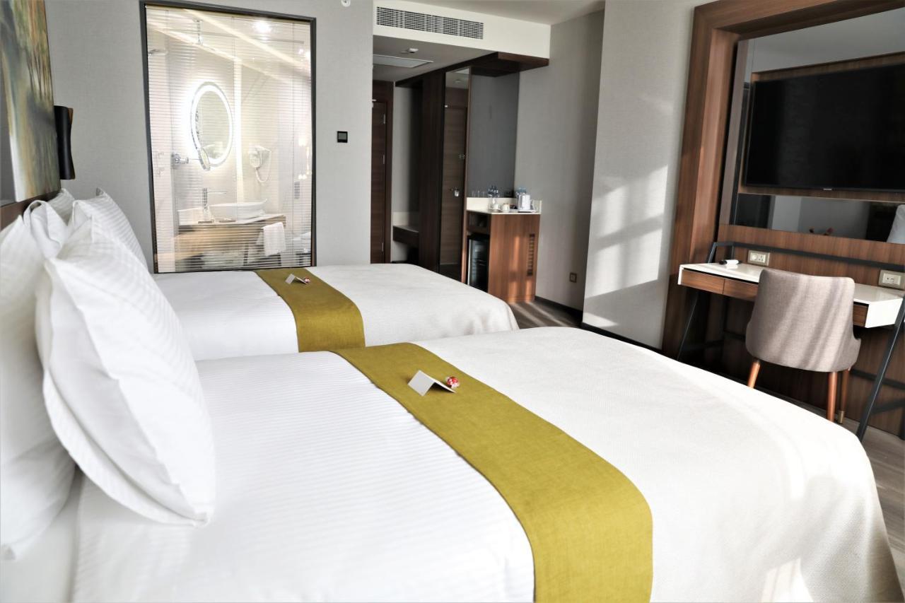 Limak Skopje Luxury Hotel Exterior photo A room at the hotel