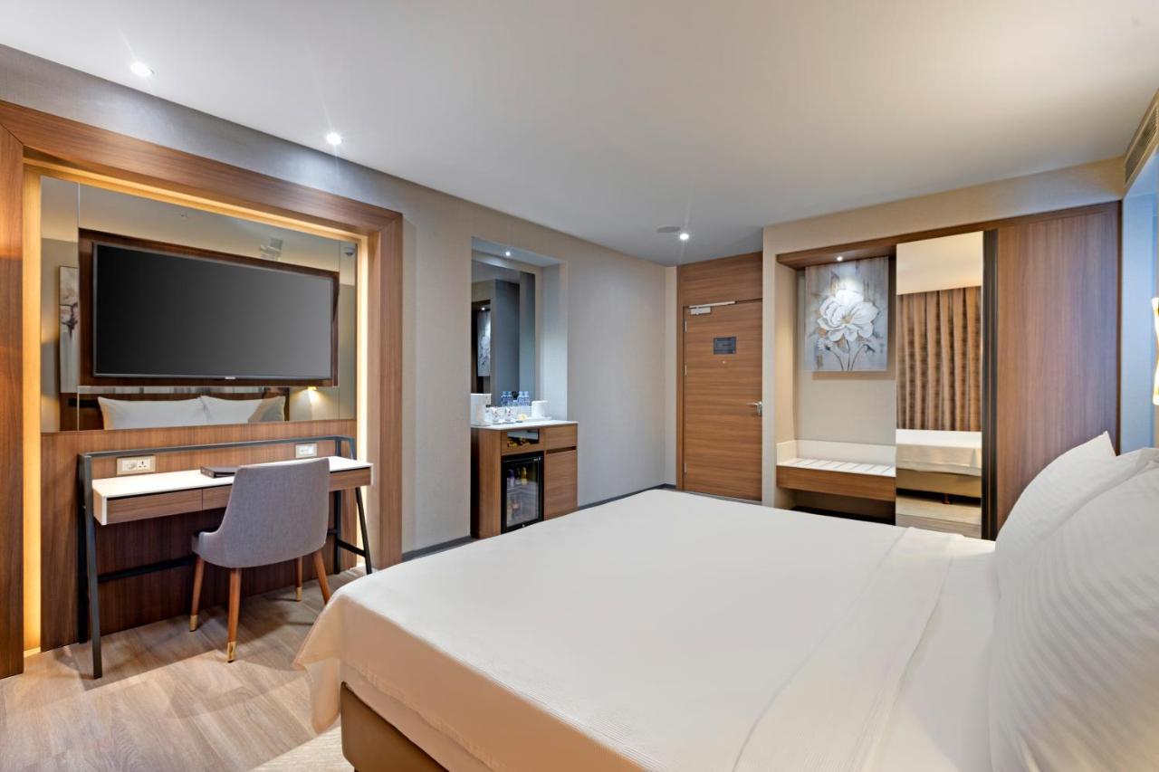Limak Skopje Luxury Hotel Exterior photo A room at the hotel